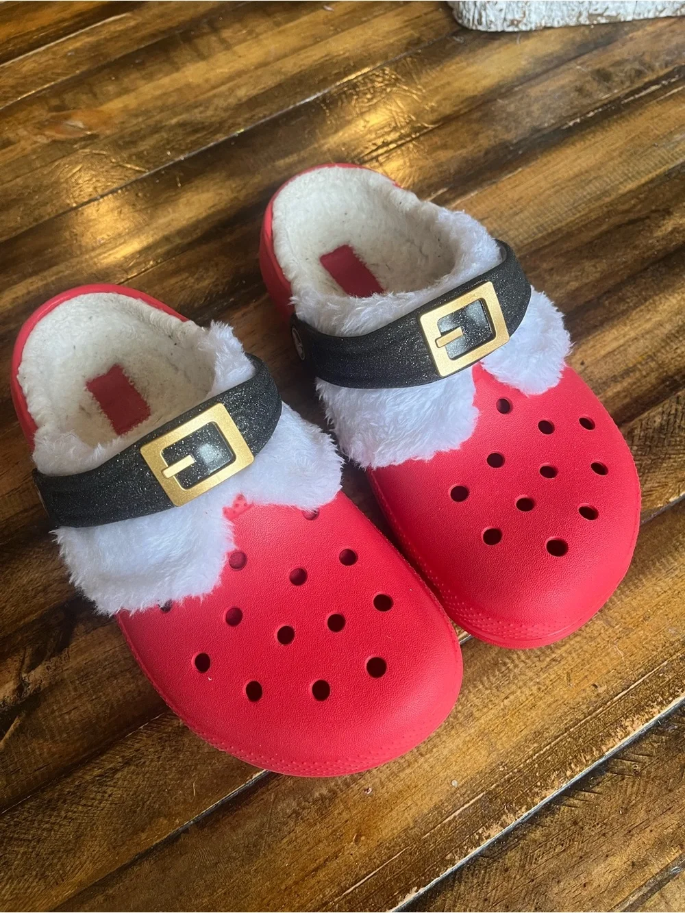 CROCS cozy red